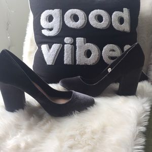 NWOT Velvet Pumps